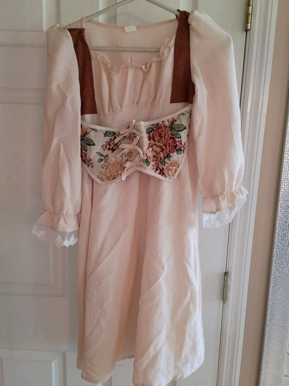 Renaissance Medieval Peasant Dress Corset Detail 10-12 Girls Halloween Costume